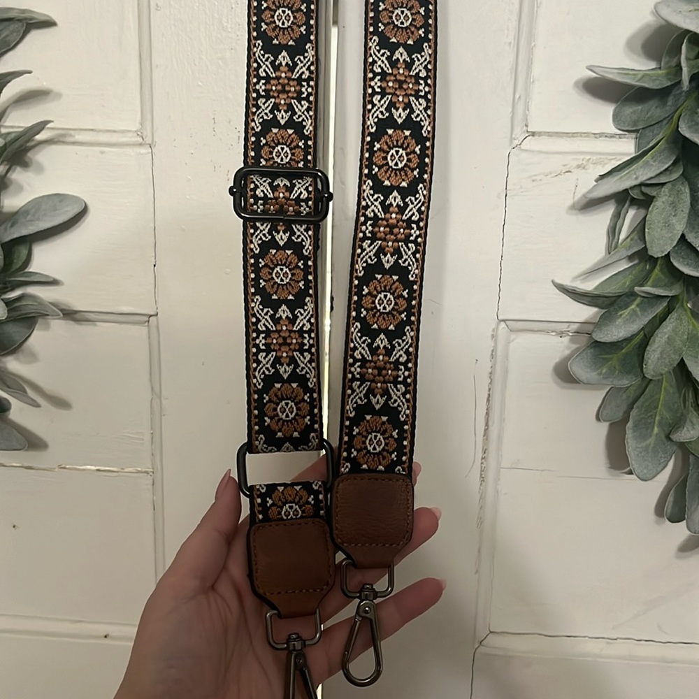 Guitar Style Crossbody Strap